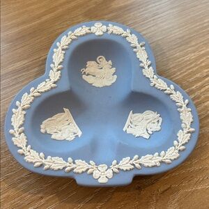 WEDGWOOD Jasperware vintage trinket dish club shaped small plate blue cream
